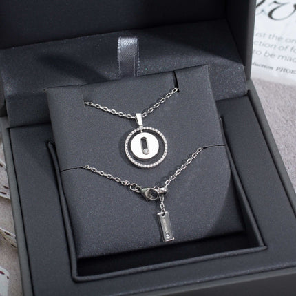 LUCKY MOVE SILVER NECKLACE