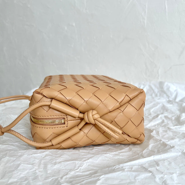BV LOOP SMALL 23CM BEIGE CALFSKIN