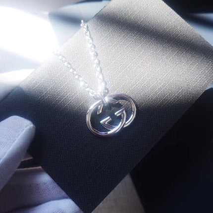 GUCCI 26S INTERLOCKING G LOGO PENDANT NECKLACE IN SILVER TONE METAL