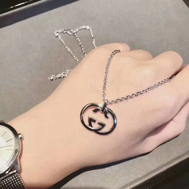 GUCCI 26S INTERLOCKING G LOGO PENDANT NECKLACE IN SILVER TONE METAL