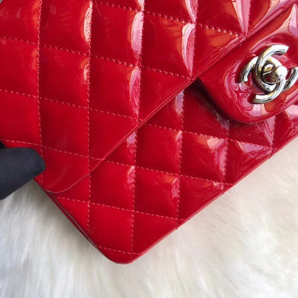 CHANEL 26S FLAP BAG MEDIUM 25 IN RED PATENT CALFSKIN GOLD HARDWARE