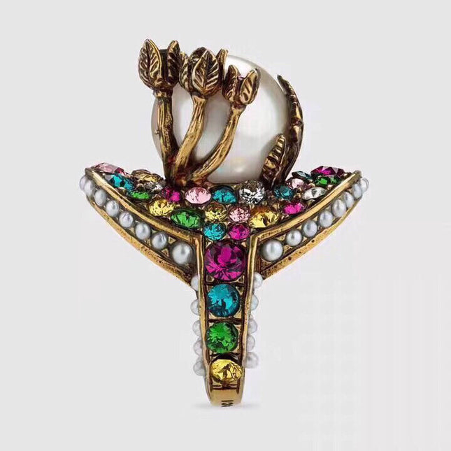 GUCCI 26S PEARL BEE MULTICOLOR CRYSTAL STATEMENT RING IN AGED GOLD TONE METAL 624287
