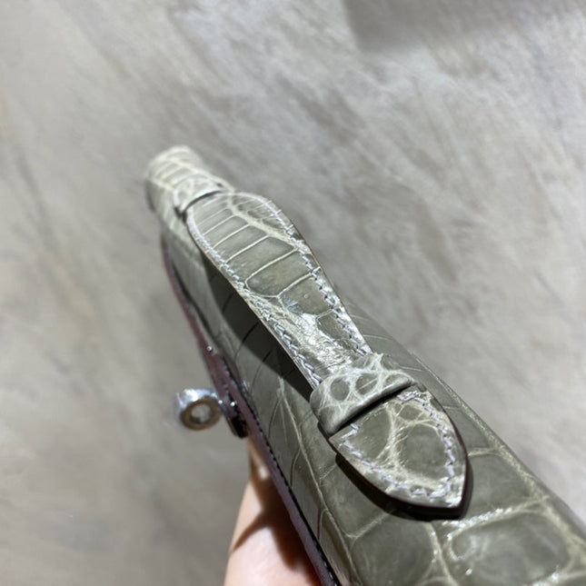 KELLY CUT 31 IN ASH GRAY SHINNY ALLIGATOR LEATHER WITH SILVER HARDWARE