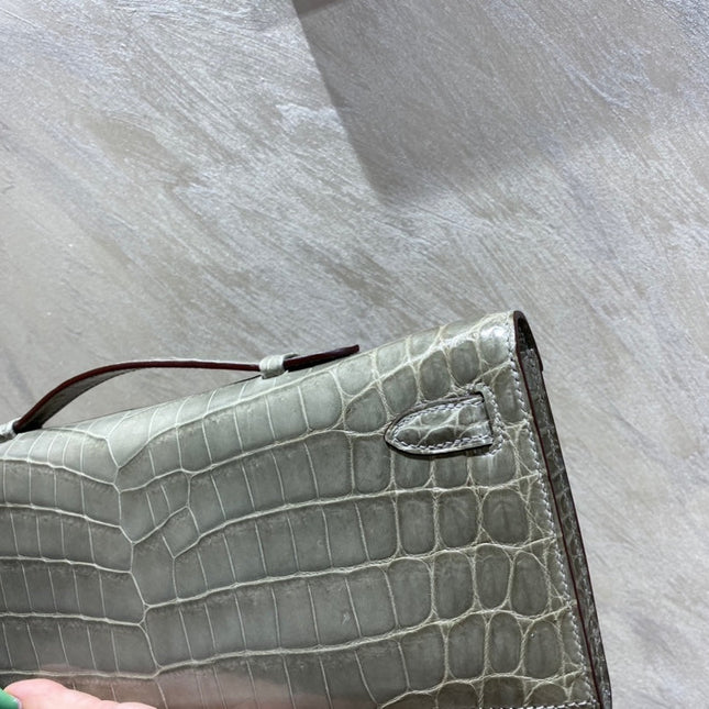 KELLY CUT 31 IN ASH GRAY SHINNY ALLIGATOR LEATHER WITH SILVER HARDWARE