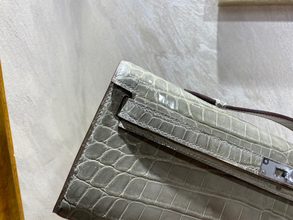 KELLY CUT 31 IN ASH GRAY SHINNY ALLIGATOR LEATHER WITH SILVER HARDWARE