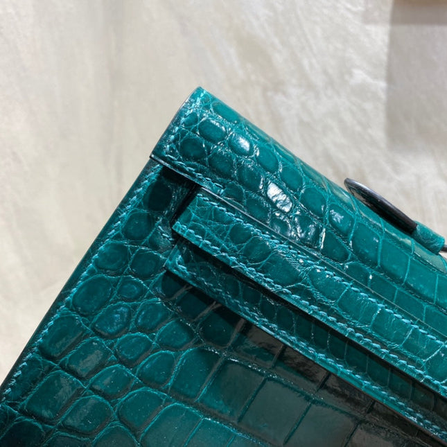 KELLY CUT 31 IN PINE GREEN SHINNY ALLIGATOR LEATHER WITH GOLD HARDWARE