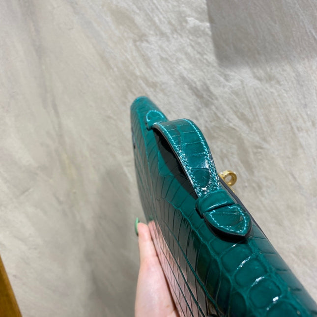 KELLY CUT 31 IN PINE GREEN SHINNY ALLIGATOR LEATHER WITH GOLD HARDWARE