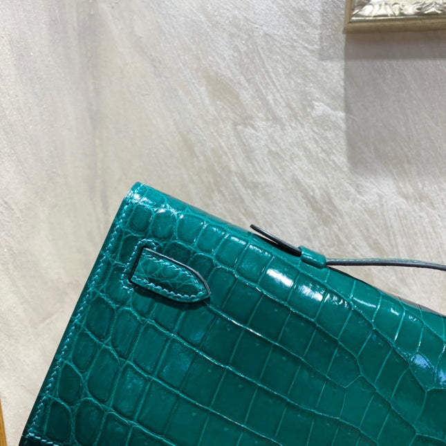 KELLY CUT 31 IN PINE GREEN SHINNY ALLIGATOR LEATHER WITH GOLD HARDWARE