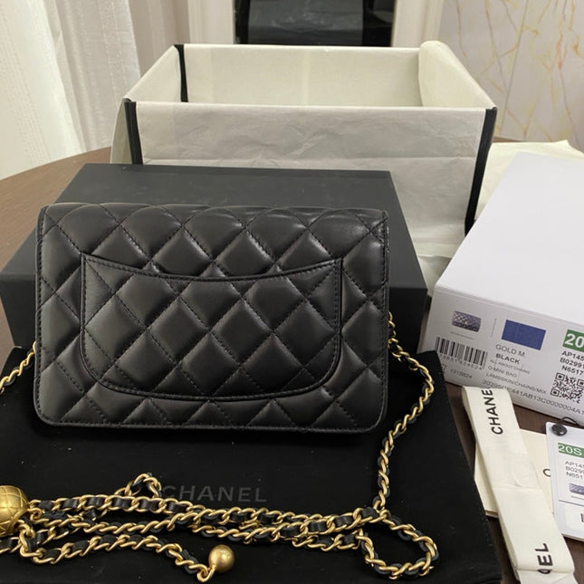 CLASSIC WOC 19CM BLACK LAMBSKIN GOLD HARDWARE