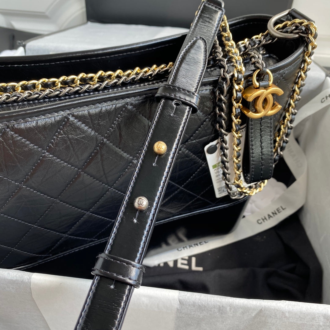 CC GABRIELLE MEDIUM 28 HOBO BAG IN BLACK CALFSKIN