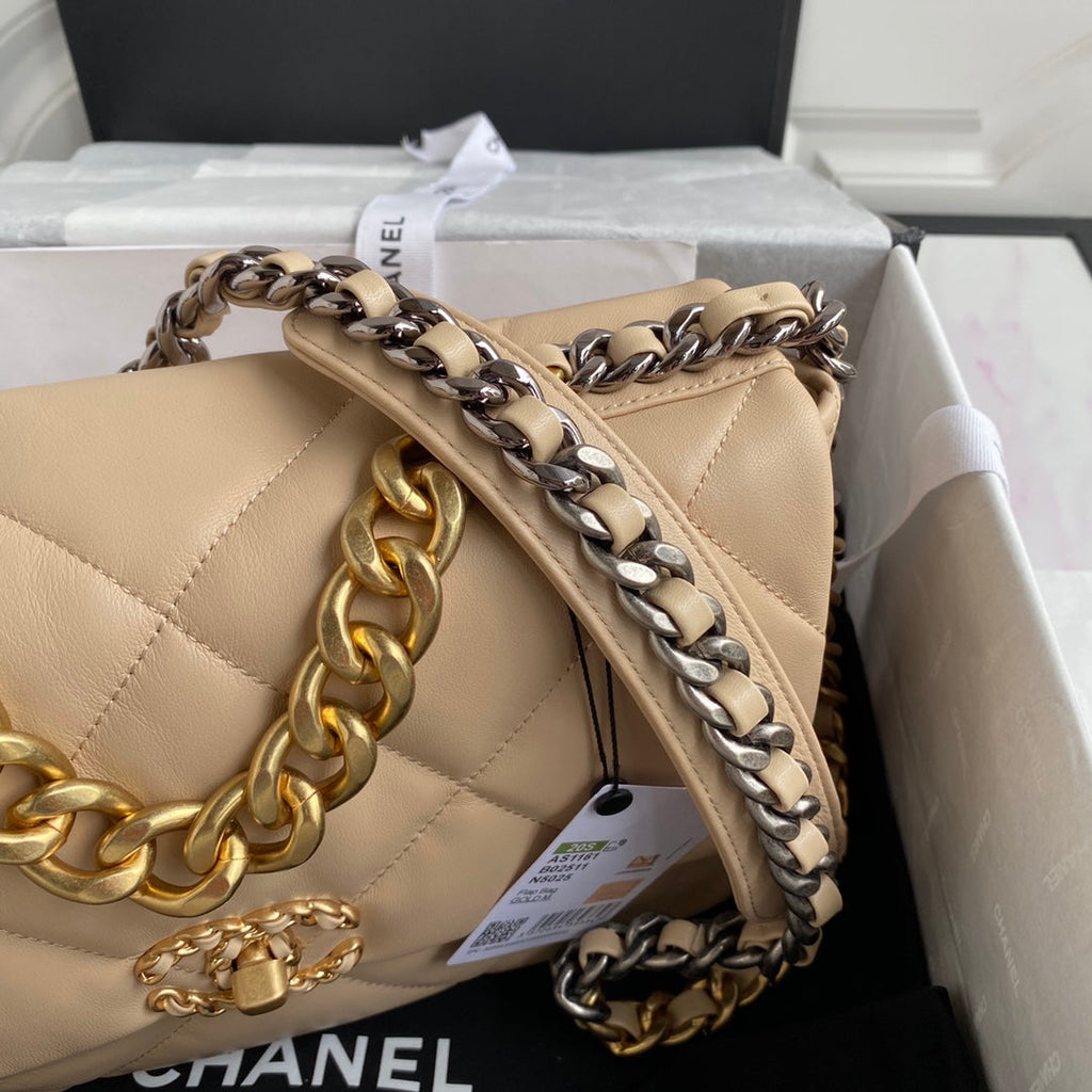 CC LARGE 30 FLAP BAG IN BEIGE CREAM LAMBSKIN