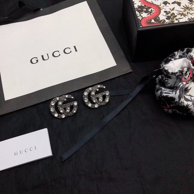 GUCCI 26S DOUBLE G LOGO CRYSTAL EMBELLISHED STATEMENT BROOCH IN SILVER TONE METAL 629029