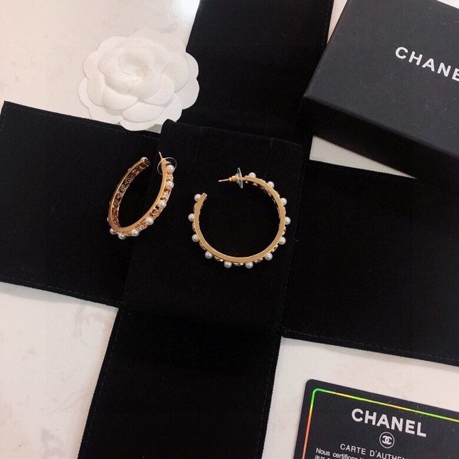 CHANEL 26S PEARL & CRYSTAL EMBELLISHED HOOP EARRINGS IN GOLD METAL 631085