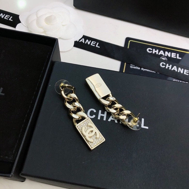 CHANEL 26S DOUBLE C LOGO CHAIN LINK RECTANGULAR PAVE CRYSTAL DROP EARRINGS IN GOLD METAL 631078