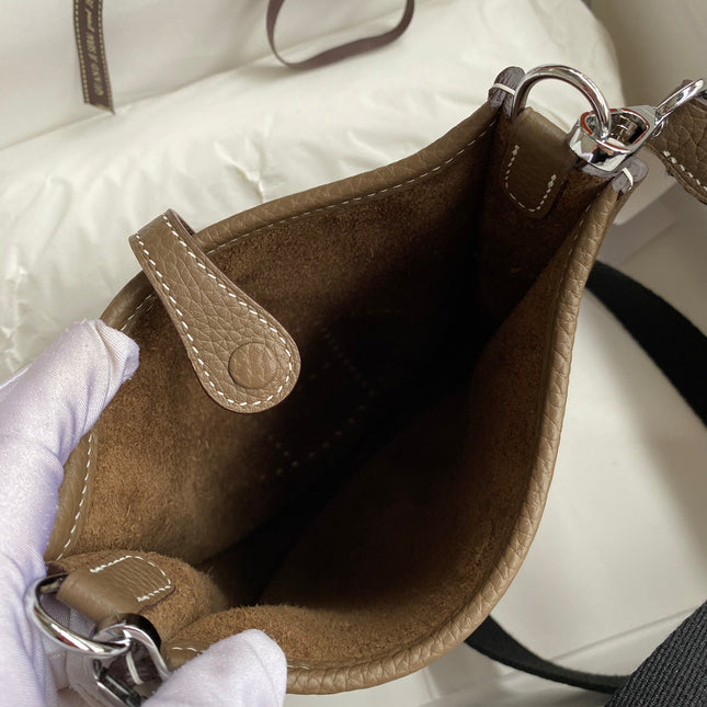 HM 25S EVELYNE 17 CM IN LIGHT EARTH BROWN COWHIDE AND BLACK CANVAS WITH SILVER HARDWARE