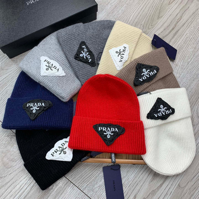 BEANIE HAT IN PALE GRAY WOOL 431360