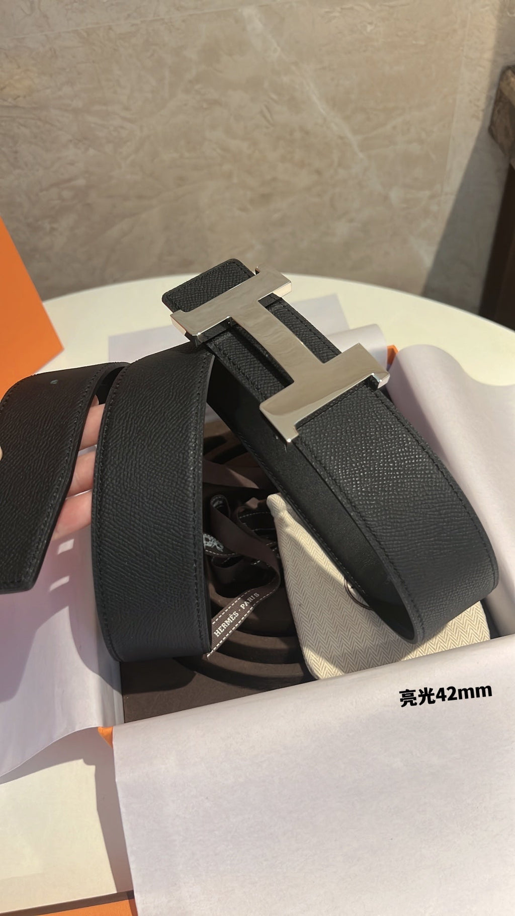 HM CONSTANCE BELT BUCKLE & REVERSIBLE BLACK LEATHER STRAP 42MM
