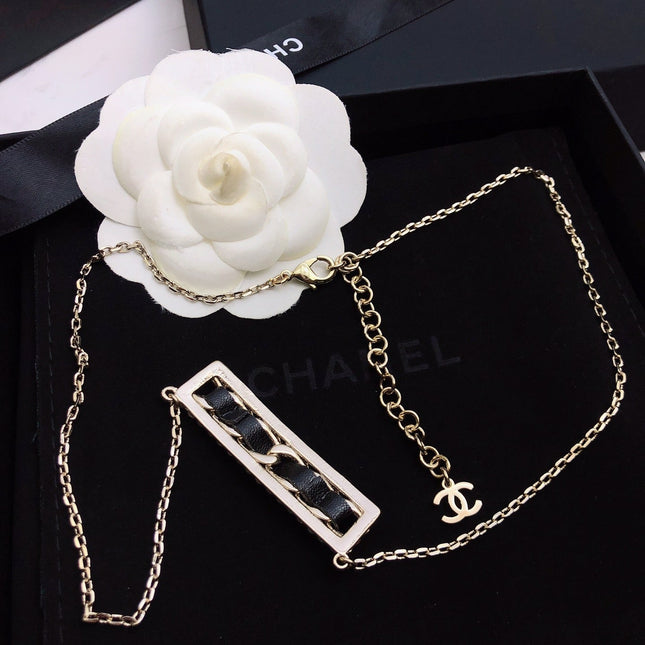 CHANEL 26S CHANEL CC LOGO CRYSTAL TRIM BAR PENDANT NECKLACE WITH BLACK LEATHER IN GOLD METAL 633315