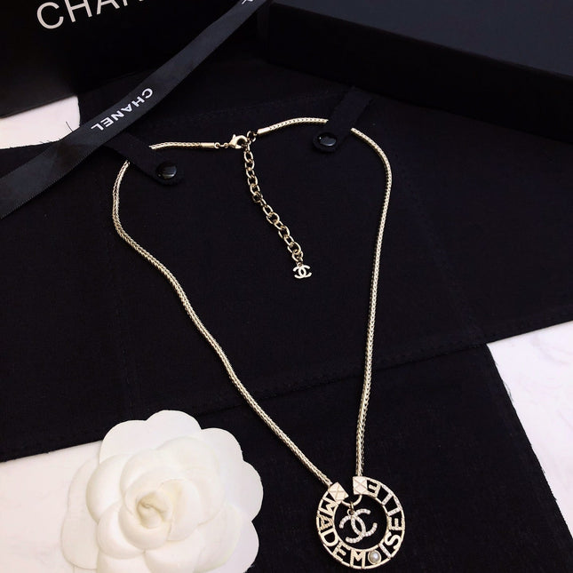 CHANEL 26S CHANEL CC LOGO MADEMOISELLE ROUND NECKLACE IN GOLD METAL 633322