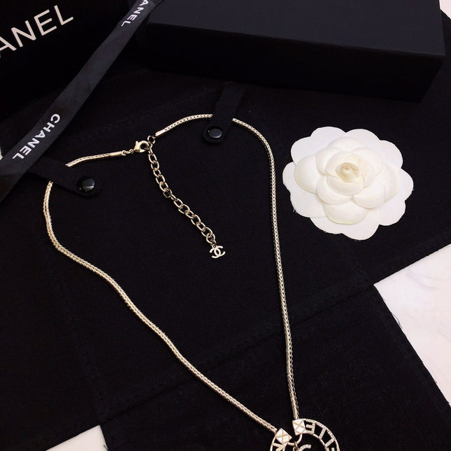 CHANEL 26S CHANEL CC LOGO MADEMOISELLE ROUND NECKLACE IN GOLD METAL 633322