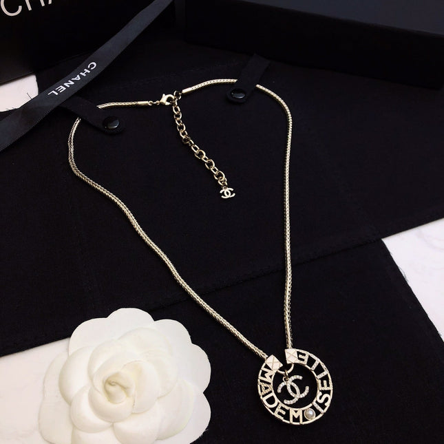 CHANEL 26S CHANEL CC LOGO MADEMOISELLE ROUND NECKLACE IN GOLD METAL 633322
