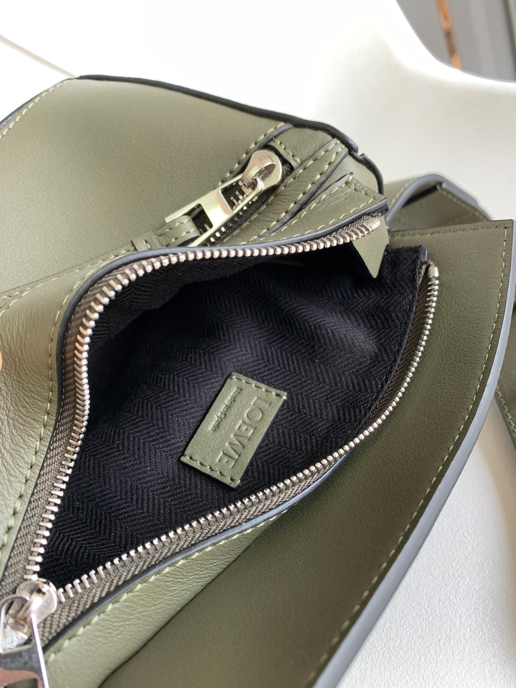 LOEWE 26S PUZZLE EDGE BAG 18 IN OLIVE GREEN CALFSKIN