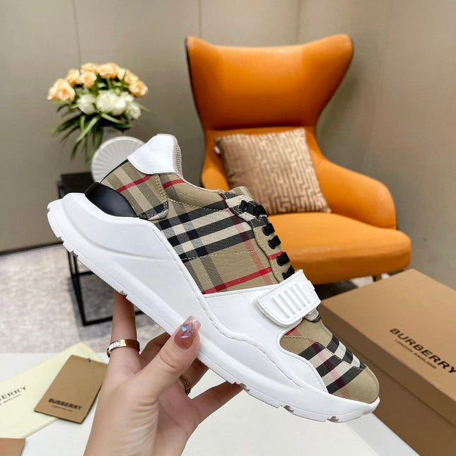 BURBERRY 26S STRIPED SNEAKERS IN BEIGE CANVAS