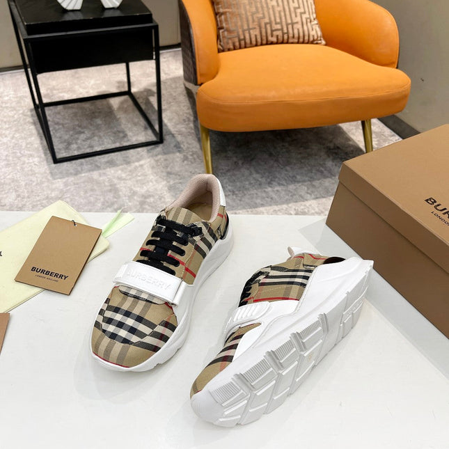 BURBERRY 26S STRIPED SNEAKERS IN BEIGE CANVAS