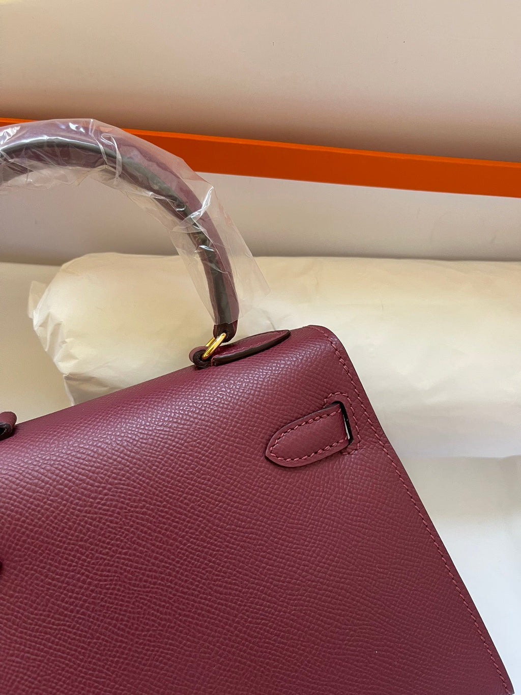 KELLY MINI 20 BAG IN GARNET RED CALFSKIN WITH GOLD HARDWARE