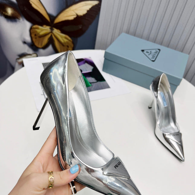 PRADA 26S POINTED TOE PUMPS STILETTO HEEL 95MM IN SILVER PATENT CALFSKIN LOGO