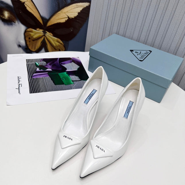 PRADA 26S POINTED TOE PUMPS STILETTO HEEL 95MM IN WHITE PATENT CALFSKIN LOGO