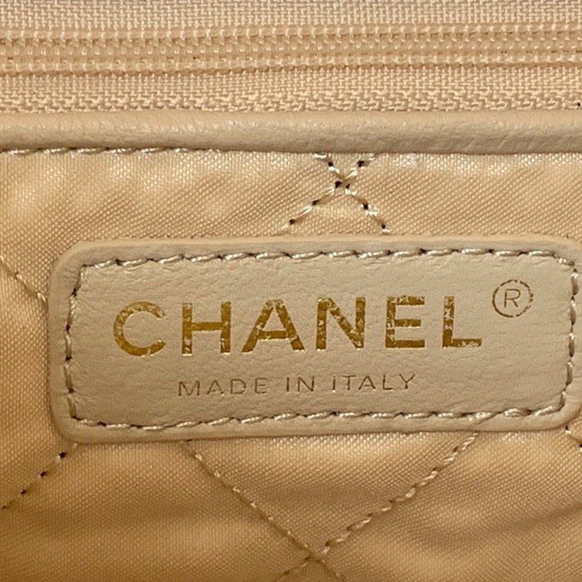 CC MEDIUM 37 HANDBAG IN WHITE SHINY CALFSKIN GOLD HARDWARE
