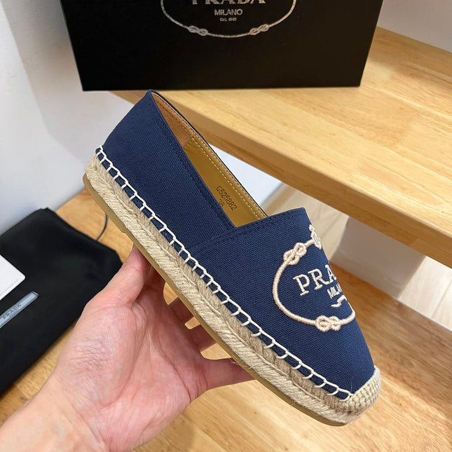 PRADA 26S EMBROIDERED LOGO ESPADRILLE FLATS IN NAVY BLUE CANVAS