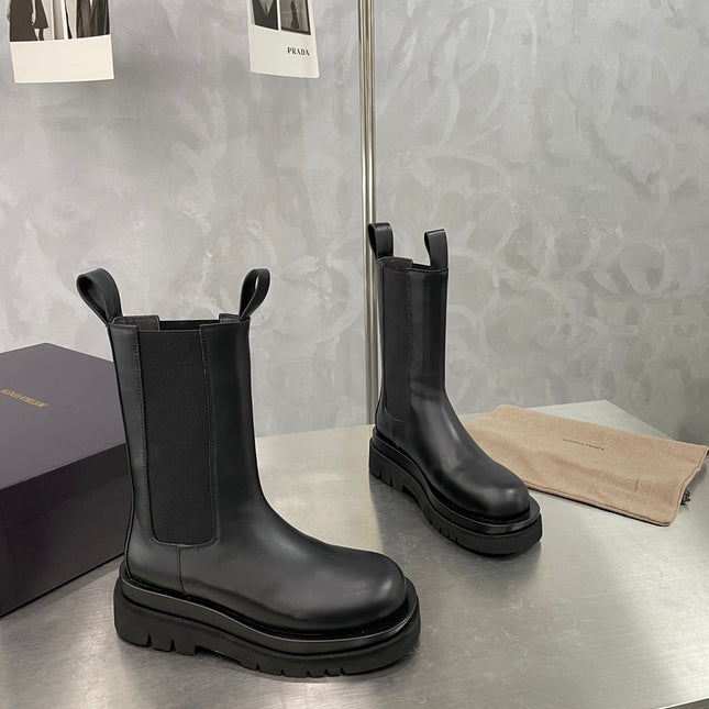BV LUG CHELSEA BOOT IN BLACK CALFSKIN