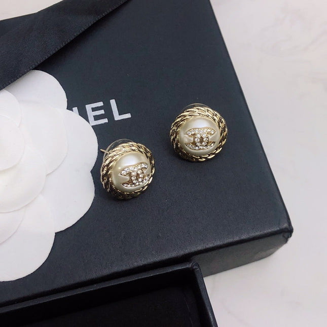 CHANEL 26S DOUBLE C LOGO VINTAGE ROPE BORDER STUD EARRINGS IN GOLD METAL 633329