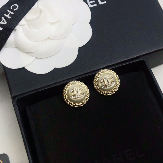 CHANEL 26S DOUBLE C LOGO VINTAGE ROPE BORDER STUD EARRINGS IN GOLD METAL 633329