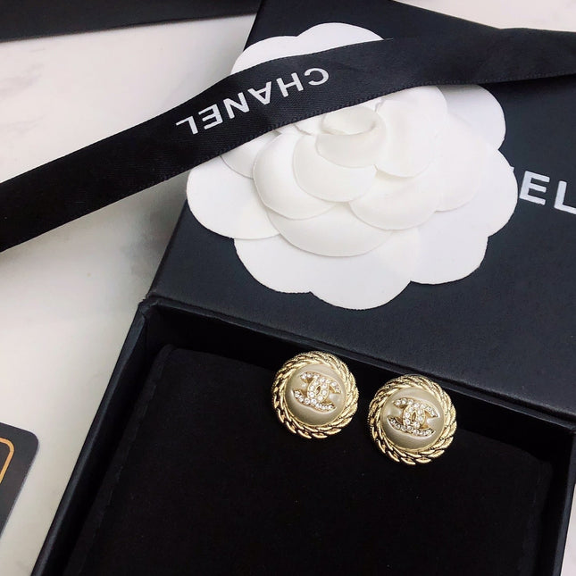 CHANEL 26S DOUBLE C LOGO VINTAGE ROPE BORDER STUD EARRINGS IN GOLD METAL 633329