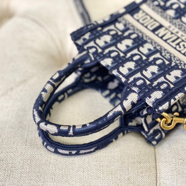 LADY 18 BAG IN BLUE OBLIQUE JACQUARD
