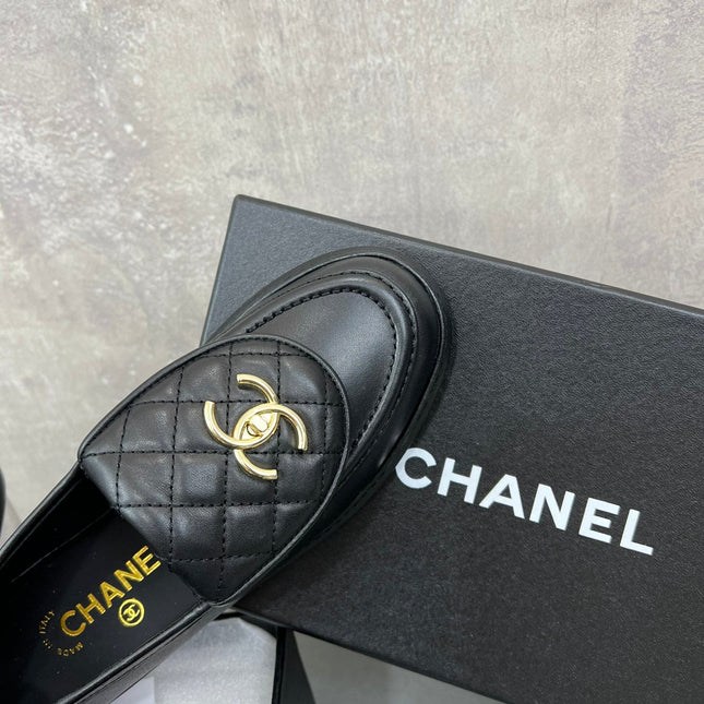 CHANEL 26S LOAFERS IN BLACK QUILTED CALFSKIN WITH CC LOGO