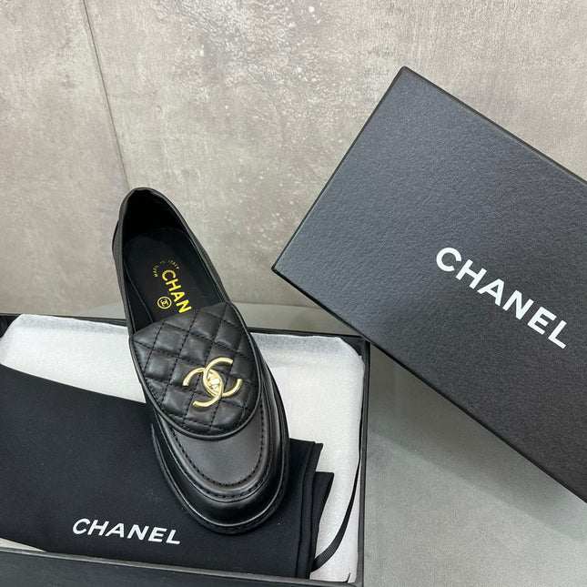 CHANEL 26S LOAFERS IN BLACK QUILTED CALFSKIN WITH CC LOGO