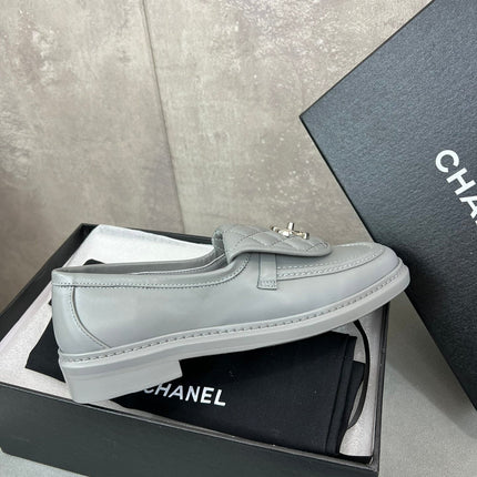 CHANEL 26S LOAFERS IN GREY QUILTED CALFSKIN WITH CC LOGO