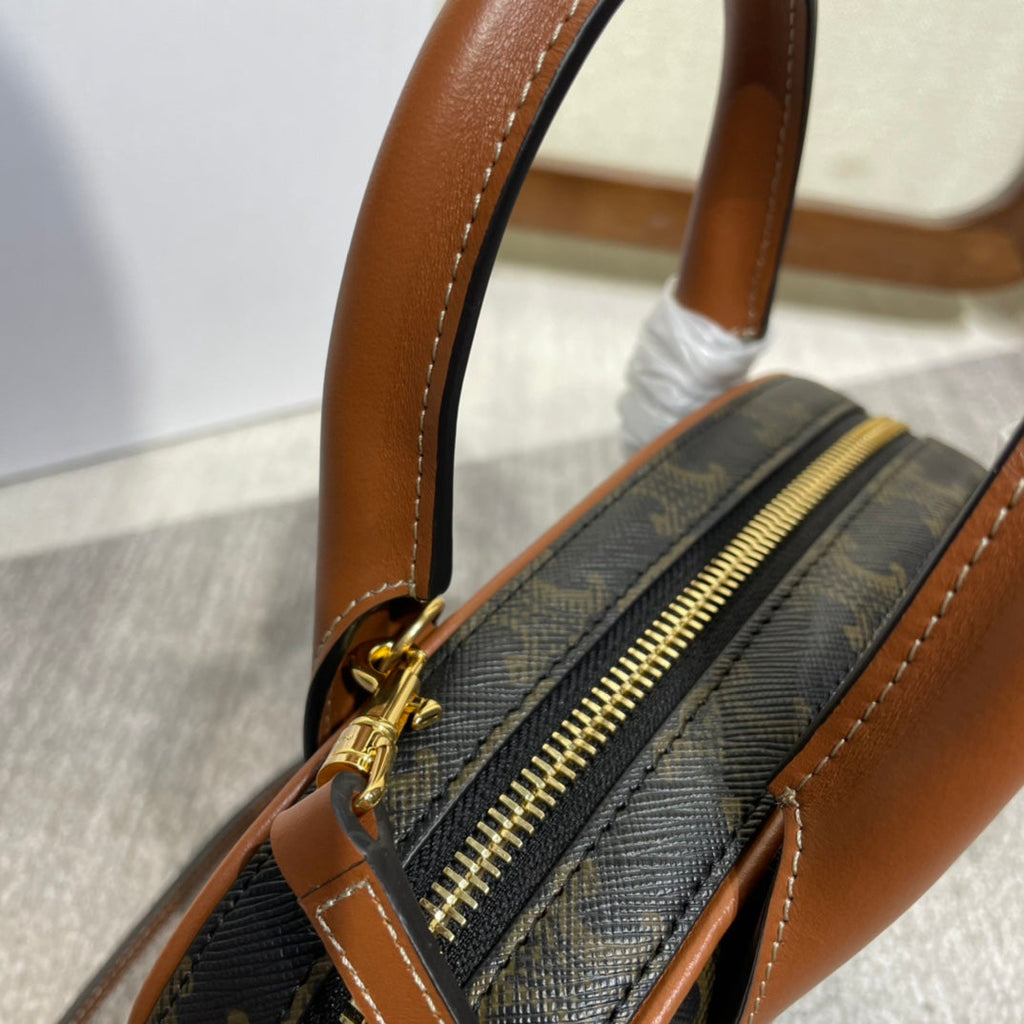 TOP HANDLE BAG 20 IN BLACK TRIOMPHE CANVAS AND BROWN CALFSKIN