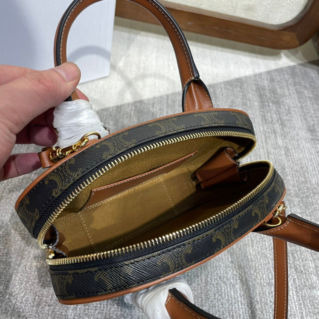 TOP HANDLE BAG 20 IN BLACK TRIOMPHE CANVAS AND BROWN CALFSKIN