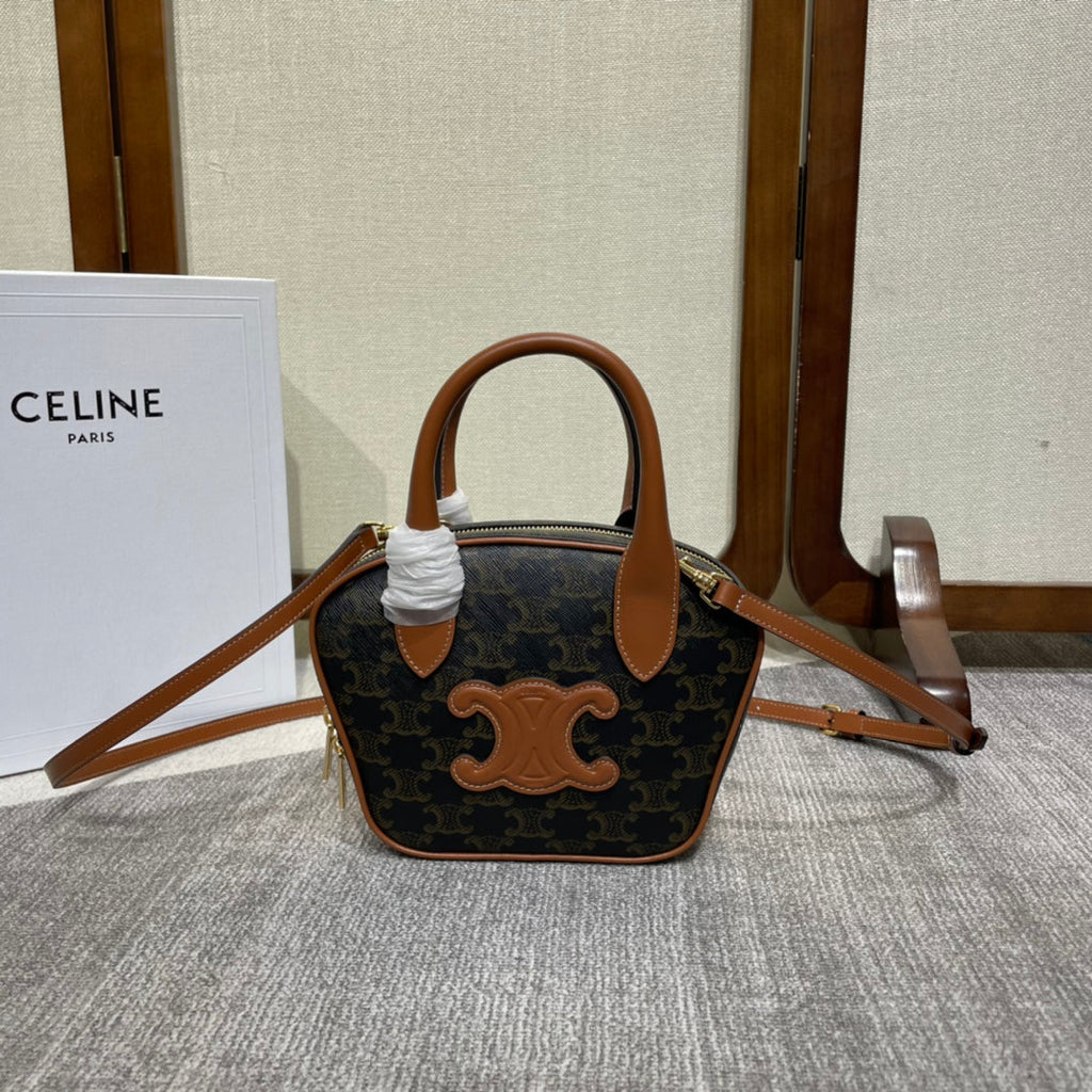 TOP HANDLE BAG 20 IN BLACK TRIOMPHE CANVAS AND BROWN CALFSKIN