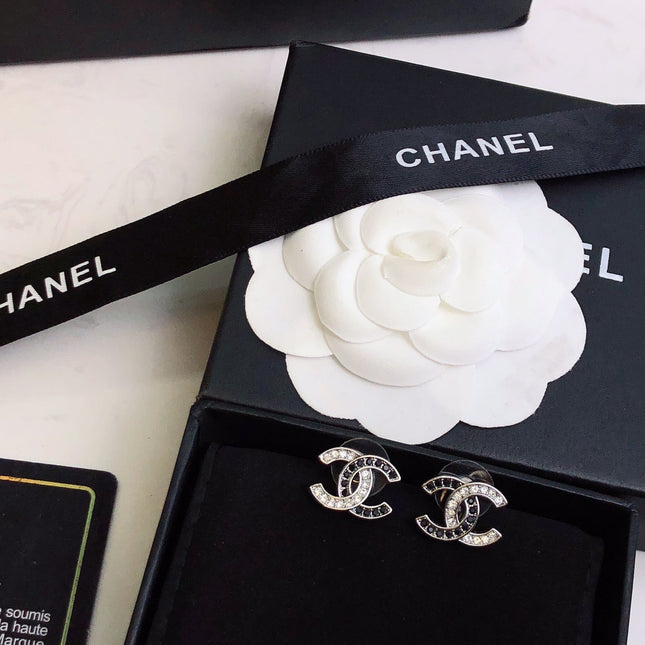 CHANEL 26S DOUBLE C LOGO BLACK CRYSTAL PAVE STUD EARRINGS IN SILVER METAL 633228