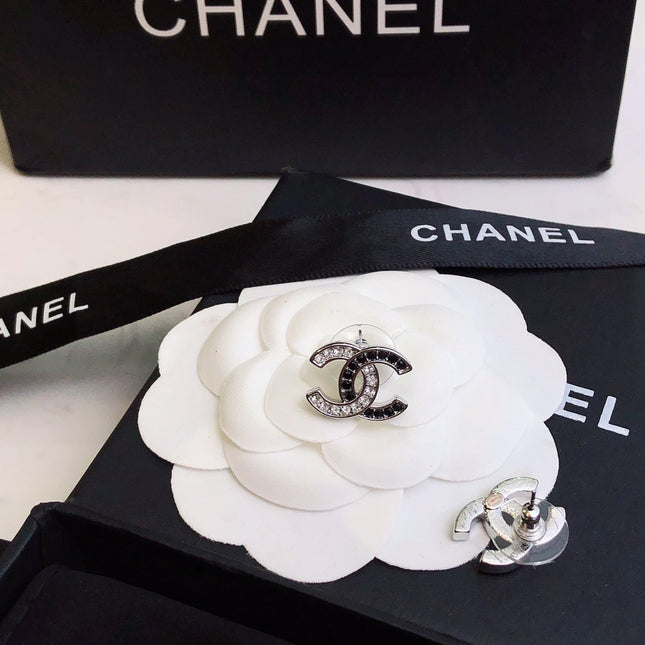 CHANEL 26S DOUBLE C LOGO BLACK CRYSTAL PAVE STUD EARRINGS IN SILVER METAL 633228