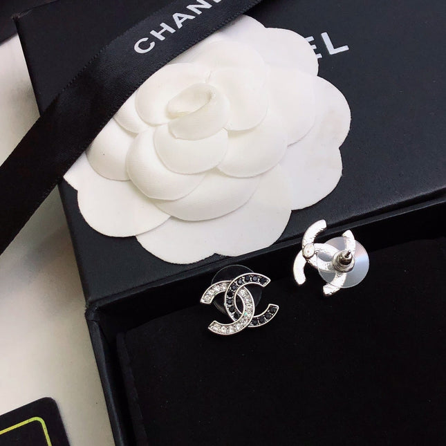 CHANEL 26S DOUBLE C LOGO BLACK CRYSTAL PAVE STUD EARRINGS IN SILVER METAL 633228