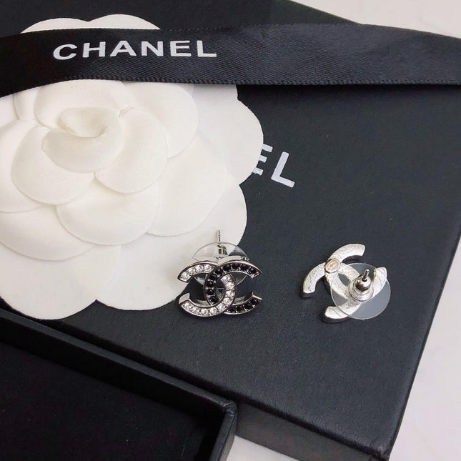 CHANEL 26S DOUBLE C LOGO BLACK CRYSTAL PAVE STUD EARRINGS IN SILVER METAL 633228