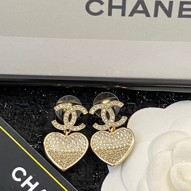 CHANEL 26S DOUBLE C LOGO PAVE CRYSTAL HEART DROP EARRINGS IN GOLD METAL 633109