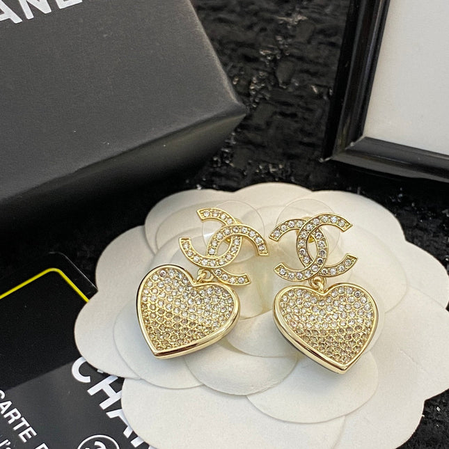 CHANEL 26S DOUBLE C LOGO PAVE CRYSTAL HEART DROP EARRINGS IN GOLD METAL 633109